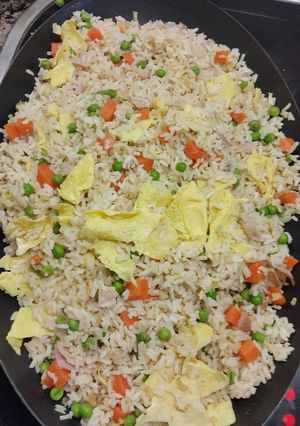 Una foto de Arroz tres delicias (Arroz chino)