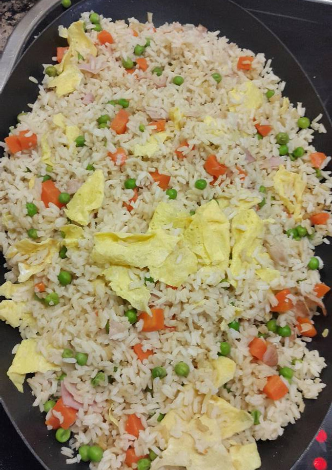 Una foto de Arroz tres delicias (Arroz chino)