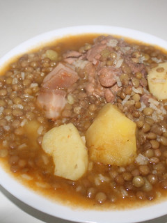 Una foto de Lentejas con arroz y patatas