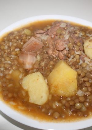 Una foto de Lentejas con arroz y patatas