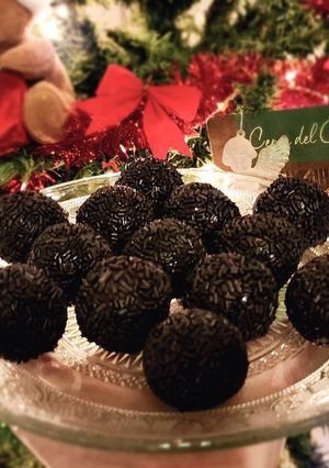 Una foto de ✨ Brigadeiros doble chocolate 🍫 Receta de Celebración ✨