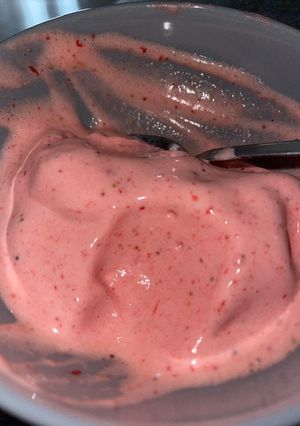 Une photo de Glace fraise citron et coco au thermomix