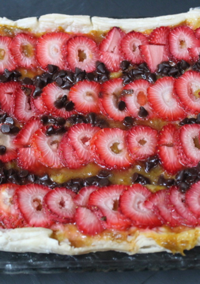 Una foto de Tarta hojaldrada de fresones