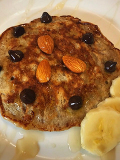Una foto de Pancakes de banana 3 ingredientes!! Saludables y muy fáciles
