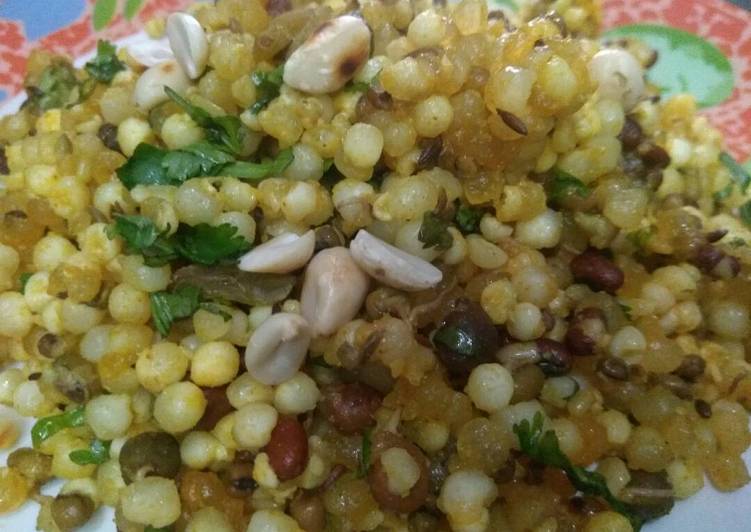 Recipe of Any-night-of-the-week Sabudana Sprouts khichri