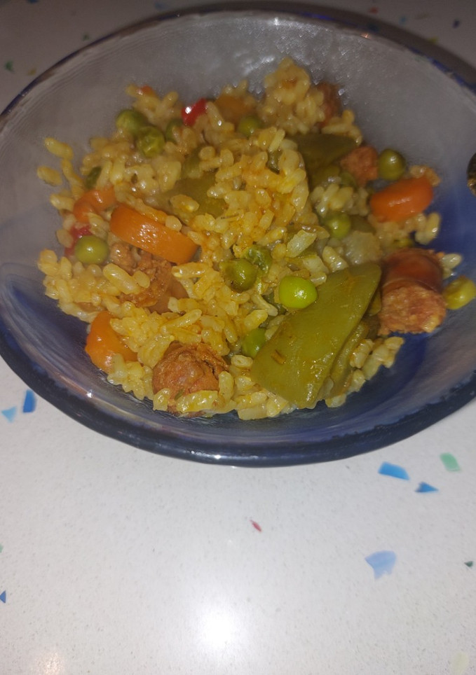 Una foto de Arroz con verduras (y chistorras)