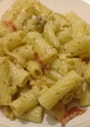 A picture of Pipe pasta with cheese,mushroom & garlic sauce.