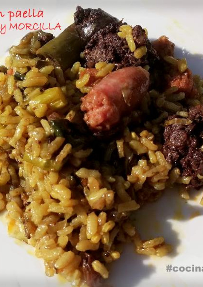 Una foto de Arroz en paella de Longaniza y Morcilla