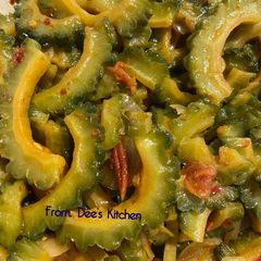 A picture of Stir fry bitter gourd (Paria).
