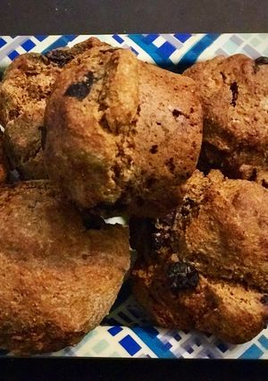 Una foto de Muffins de avena y espelta, variante nueces y arándanos (s/huevo, veganos)