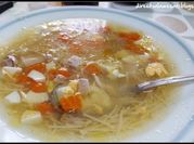 Una foto de sopa de picadillo con jamón