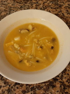 Una foto de Sopa de mariscos 🍜🍽️🍲