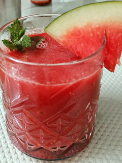 वाटरमेलन जूस (watermelon juice recipe in hindi) रेसिपी मुख्य फोटो