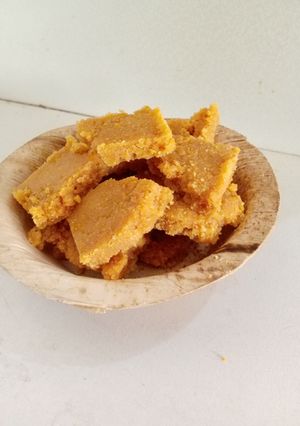 મોહનથાળ (mohanthal recipe in Gujarati) રેસીપી મુખ્ય ફોટો