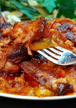 Фото Очень вкусные свиные ребрышки с овощами в духовке.