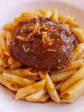 Macarrones "revolcones" con carrilleras guisadas en Oporto