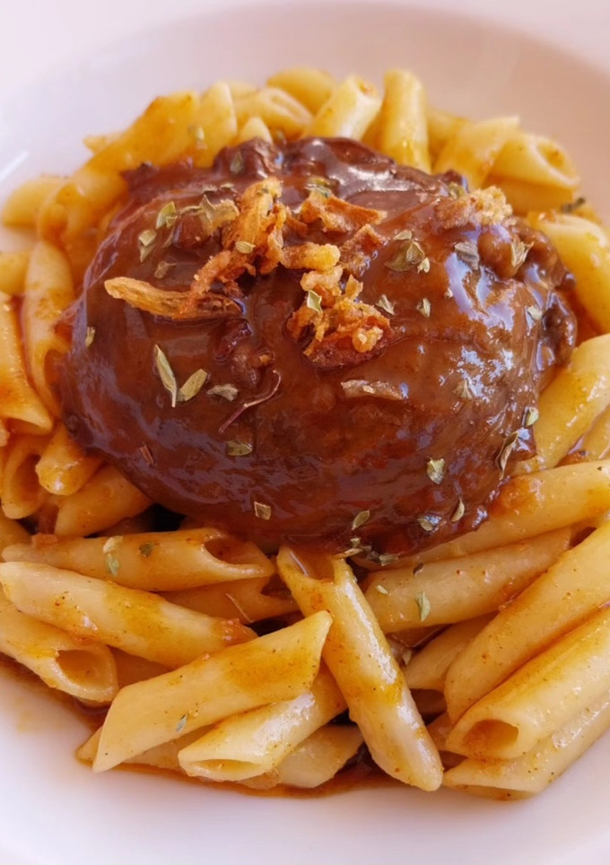 Una foto de Macarrones "revolcones" con carrilleras guisadas en Oporto