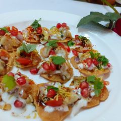 A picture of Paapdi chaat.