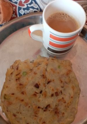 A picture of Suji ka chilla and tea.