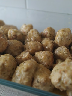 Una foto de 🍛 Albóndigas de pollo en salsa española