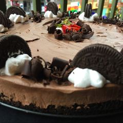 A picture of No bake oreo cream cake.