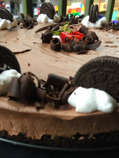 A picture of No bake oreo cream cake.