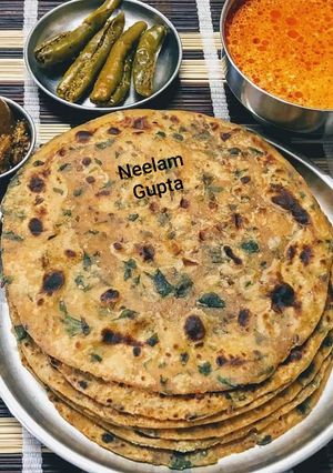 A picture of Methi paratha.