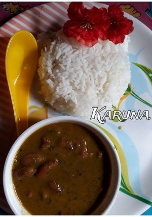 A picture of Rajma Palak curry.