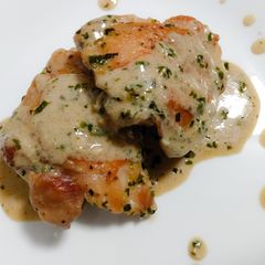 A picture of Creamy pesto chicken.
