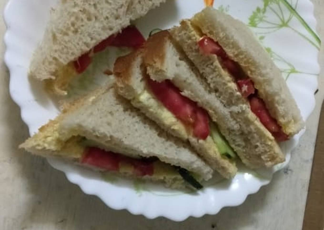 Bread sandwich (tomato/cucumber)