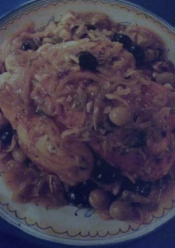 Una foto de Pollo con aceitunas