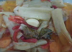 Una foto de Pencas de acelga al escabeche