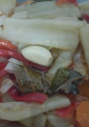 Una foto de Pencas de acelga al escabeche