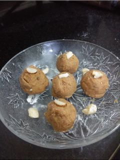 મગસ ના લાડુ (Magas Ladoo Recipe In Gujarati) રેસીપી મુખ્ય ફોટો