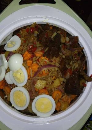 A picture of Jallop rice with egg.