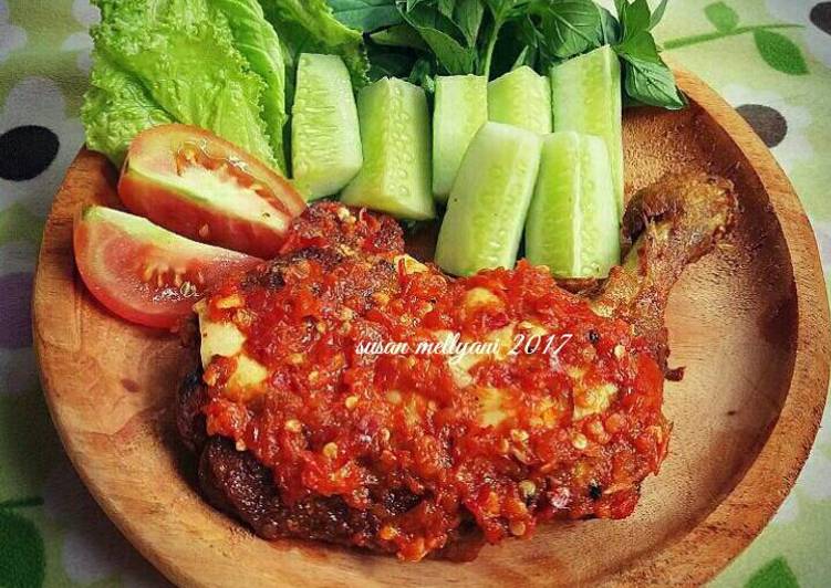 Ayam penyet sambal bawang π