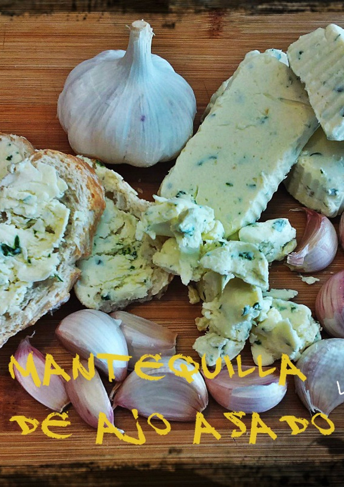 Una foto de Mantequilla de ajo asado