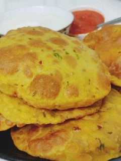 आलू की पूरी(aloo ki poori recipe in hindi) रेसिपी मुख्य फोटो