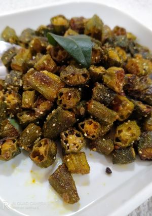 A picture of Roasted bhindi masala.