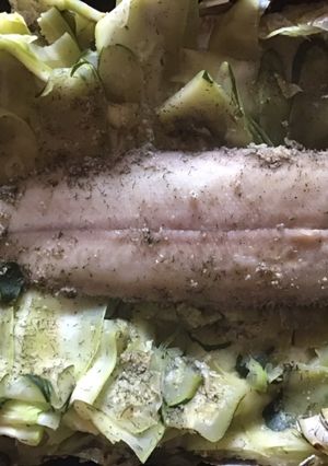 Une photo de Sole dans son habillage de courgettes sauce crème aneth et citron