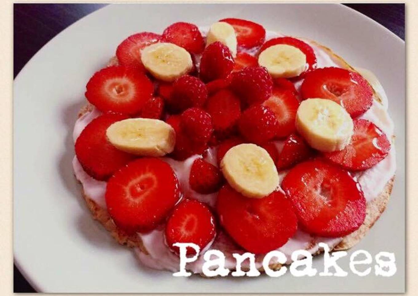 Tortitas de avena con frutas rojas