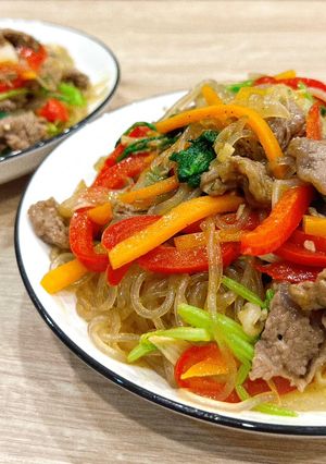 Hình của món Miến trộn Hàn Quốc.