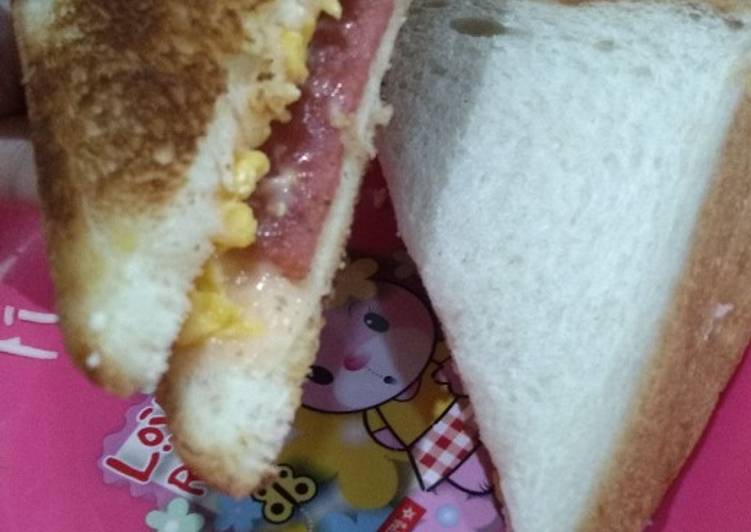 Resep Scrambled Egg Sandwich yang Enak Banget