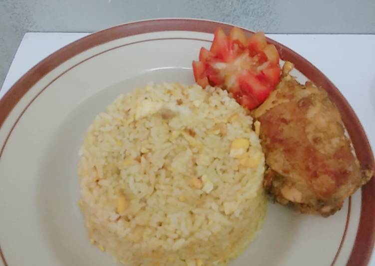 Nasi goreng terasi kunyit