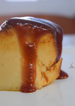 Una foto de Flan de guayaba y queso