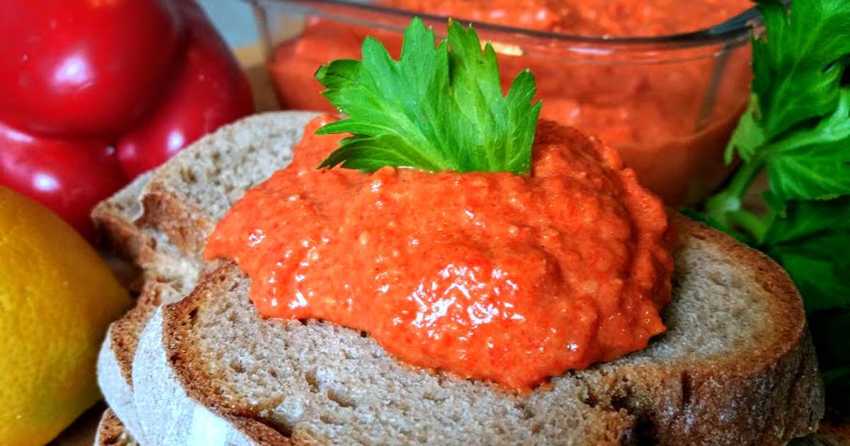 Намазка из перцев. Паштет из болгарского перца. Соус аджика грузинская. Паштет из болгарского перца. Лютеница по-болгарски рецепт.