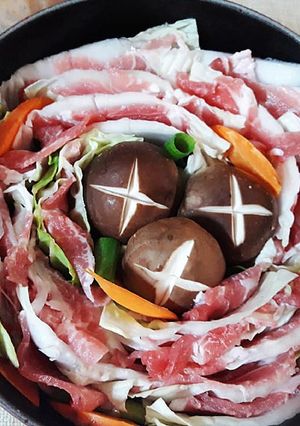 日式千層大白菜豬肉鍋(ミルフィーユ鍋)暖暖上桌嘍！ 的食譜成品照片