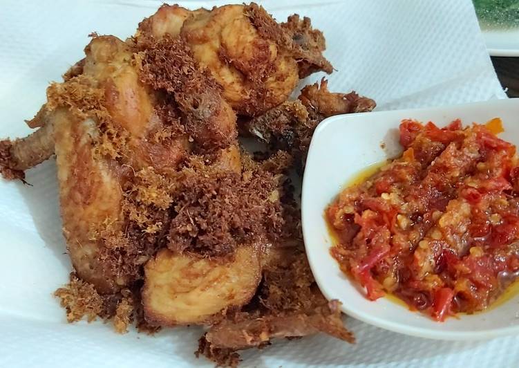 Ayam goreng lengkuas sambal bawang