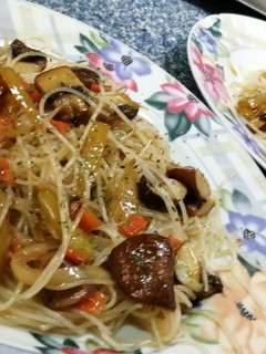 Una foto de Fideos en salsa de Ostras, verduras y champiñones Porto Bello