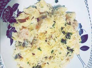 صورة لوصفة مقرونة بصوص بيضاء